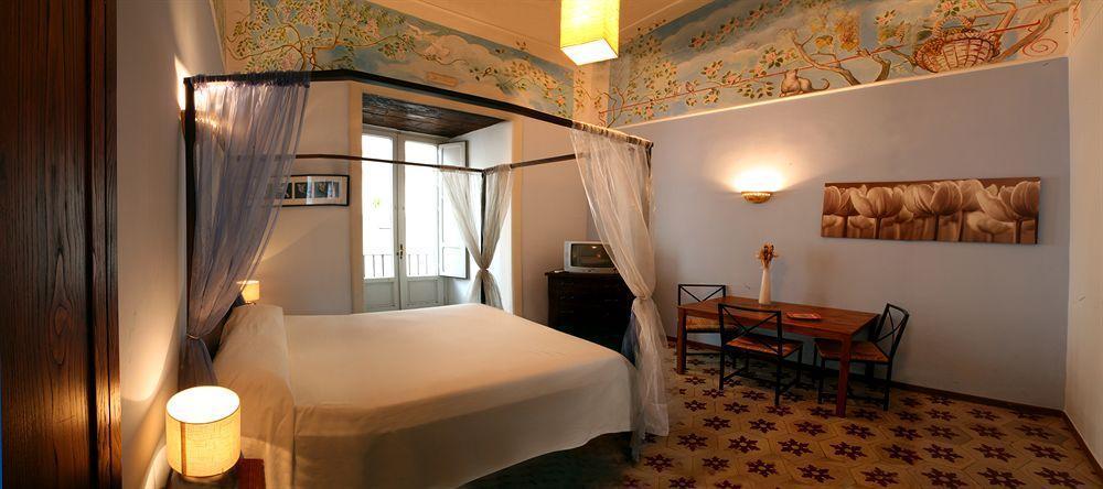 Palazzo Tritone & Abagnale Couette-café 3*