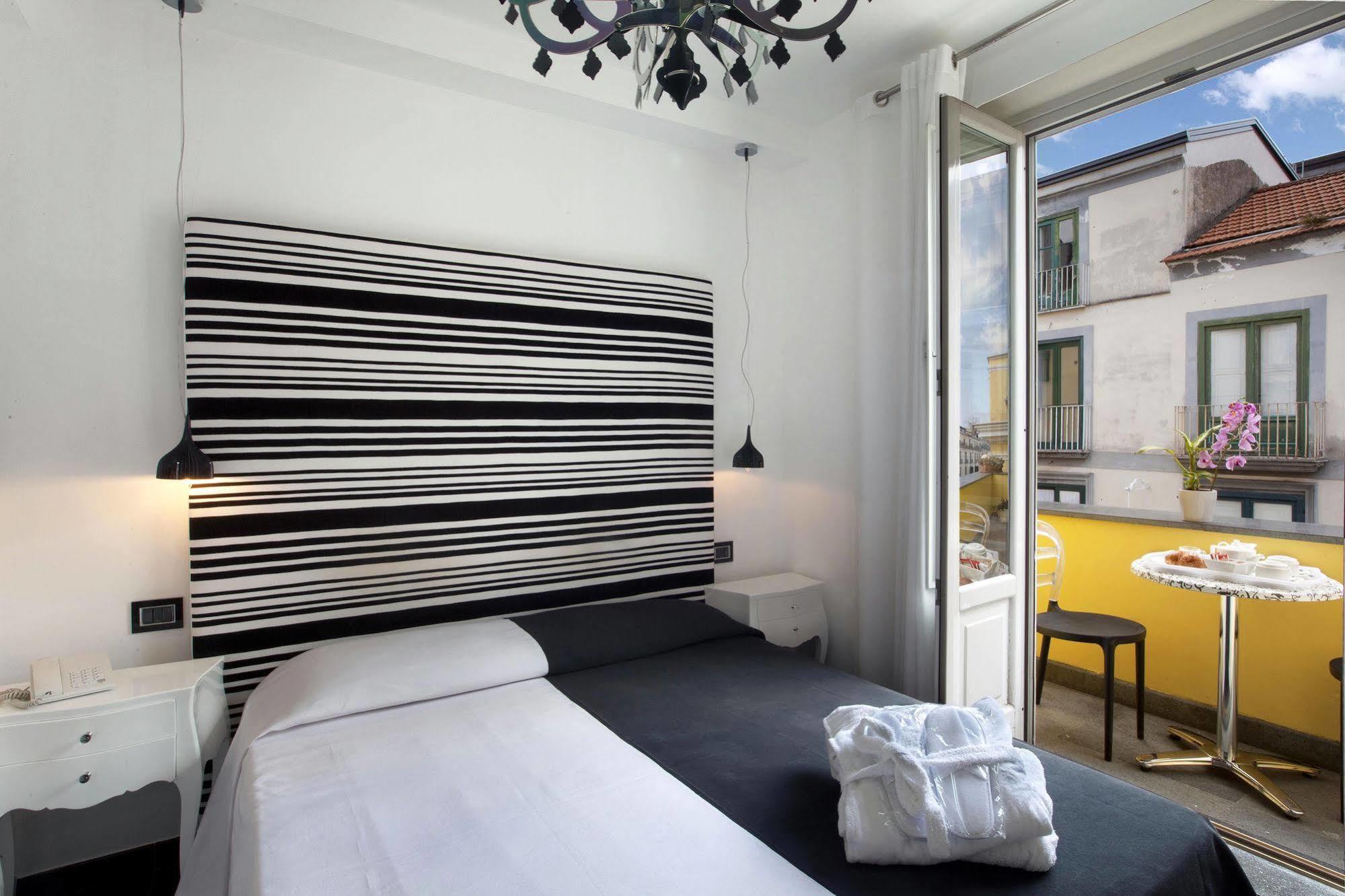 Couette-café Palazzo Tritone & Abagnale 3*